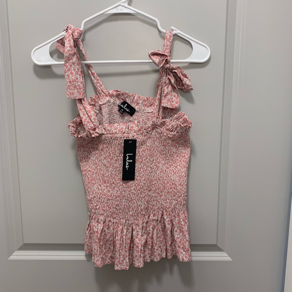 Lulu’s pink and white floral tie strap tank.